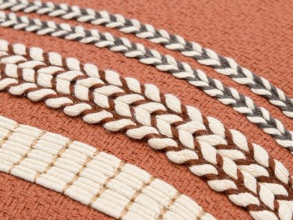 Декоративная подушка Tkano Ethnic Braids с вышивкой 30х45